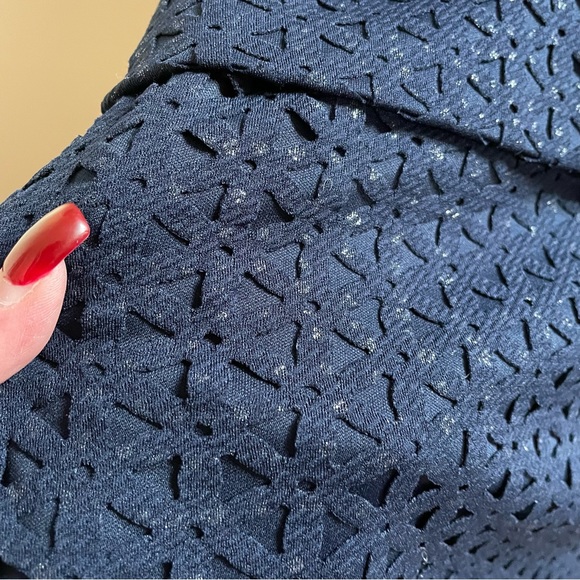 Frank Lyman Stylish navy/silver cocktail dress with slimming asymmetrical tiers - Picture 8 of 12